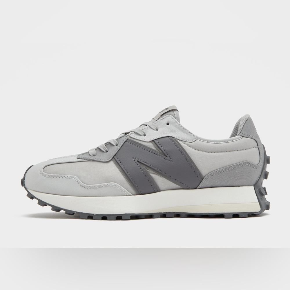 New Balance 327 size women 7.0 men 5.0 Brand NEW